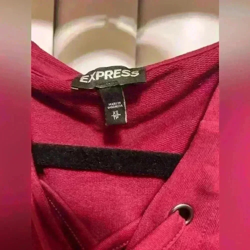 Express Cropped hoodie with cross cross ties in front. Maroon color size XS - Picture 3 of 8